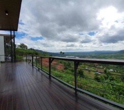Двухместная вилла Superior с видом на горы двуспальная кровать в At Tree Resort