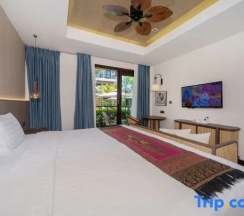 Двухместный номер Premier с видом на бассейн двуспальная кровать в Howard Johnson by Wyndham Phuket Naiyang
