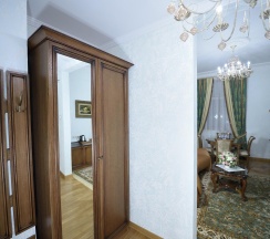 Семейный номер люкс с видом на монастырь в Покровская