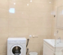 Апартаменты с балконом и с красивым видом из окна в Апартаменты в центре с тремя спальнями на Червякова 55 рядом с парком Победы