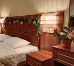 Апартаменты с просторной спальней, обеденной зоной и балконом в My Favourite Garden Hotel