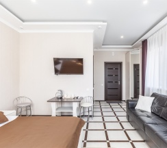 Большой двухместный номер с диваном в Мирталь