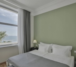 Сюит с террасой с видом на море в Garden Resort