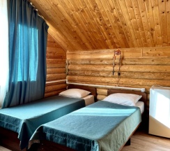 Номер комфорт с 1 односпальной и 1 двуспальной кроватью №7 в Душа гор