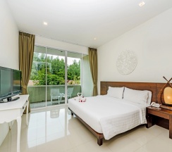 Четырёхместный люкс семейный с 2 комнатами в L'esprit de Naiyang Beach Resort