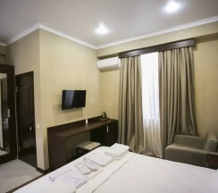 Трёхместный номер Стандарт в Hotel&Suite AinLan