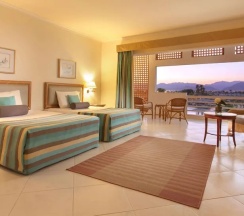 Двухместный номер Deluxe с видом на бассейн двуспальная кровать в Pickalbatros Golf Beach Resort