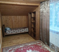 Коттедж стандарт с 1 односпальной и 2 двуспальными кроватями в Селигерский бережок