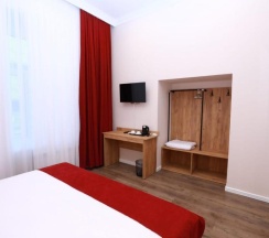 Двухместный номер Deluxe с балконом двуспальная кровать в Malakan Hotel