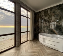 Двухместный люкс Grand с балконом и с видом на море двуспальная кровать в Blacksea