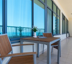 Трехкомнатные улучшенные апартаменты с двумя спальнями (7 этаж) в Real Apartments Sochi