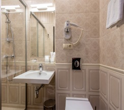 Номер первой категории  "Улучшенный люкс с балконом" в Mari