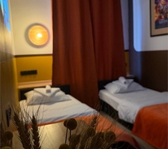 Улучшенный двухместный номер с проектором в Кино хостел на Пушкинской