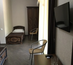 Четырёхместный люкс с 2 комнатами с балконом в Звезда