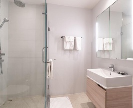 Двухместный люкс Deluxe с видом на бассейн двуспальная кровать в Diamond Resort Phuket
