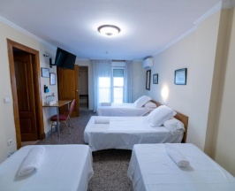 Четырёхместный номер Standard в Hotel Monasterio Granada - Adults Only