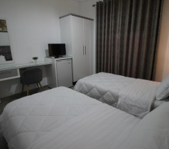 Двухместный номер с балконом 2 отдельные кровати в Julia Hotel