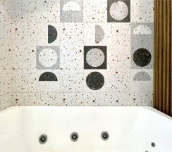 Двухуровневая студия на мансарде с джакузи в ЖК "UP-квартал Пушкинский". Близость к НИИ Турнера в Rauktis apartments