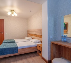 Люкс с одной большой или двумя односпальными кроватями в Энергетик