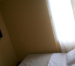 Двухместный номер Superior с балконом двуспальная кровать в Grand Guest House Kvariati