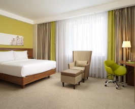 Номер с кроватью размера "queen-size" для некурящих в Hampton by Hilton