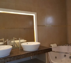 Вилла с балконом в Вилла Hideland - The Luxurious Tropical Villa - Pattaya Jomtien