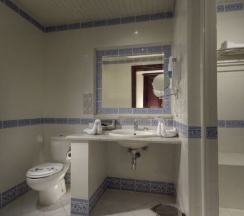 Четырёхместная семейная студия c 1 комнатой с видом на бассейн в Mazar Resort & Spa