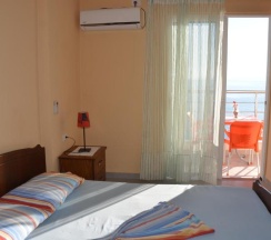 Трёхместный номер Standard с видом на море в Hotel Erioni