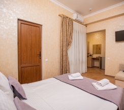 Стандарт 3-местный с двуспальной кроватью и балконом в Джульетта