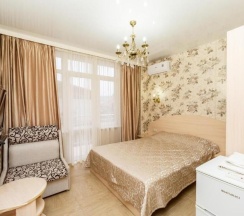 Трехместный номер Комфорт с балконом в Сюзэн