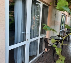 Трёхместный номер Standard с балконом и с видом на город в Morskoy priboy