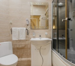 Четырёхместный номер с террасой, вид на горы и сад в Skayfom