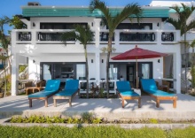 Двухместный номер Deluxe beachfront двуспальная кровать в Crystal Bay Beach Resort