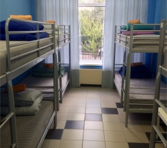Общий восьмиместный номер для мужчин и женщин в 7skyhostel