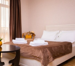 Семейный с двумя изолированными спальнями до 6 гостей с балконом в Джульетта