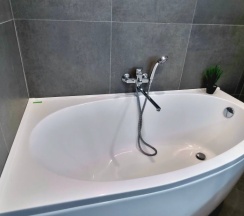 Люкс с балконом и с красивым видом из окна в Апартаменты Евродвушка