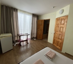 Двухместный номер с двухспальной кроватью в Ярд