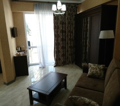 Люкс с балконом и с видом на море в Гега