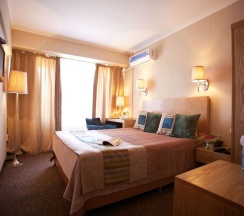 Двухместный номер Standard с балконом двуспальная кровать в Club Hotel Dostuk