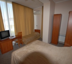 Трехместный "Стандарт" с балконом в Аллес