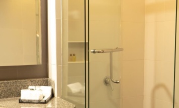 Четырёхместный номер Deluxe семейный с видом на бассейн в Amora Beach Resort Phuket