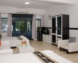 Двухместный номер Standard с видом на сад двуспальная кровать в Allstar Guesthouse