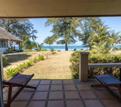 Двухместное бунгало Superior рядом с пляжем двуспальная кровать в Good Days Lanta Beach Resort