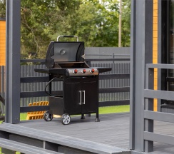 Коттедж с двумя спальнями, купелью и баней в Black Village Family