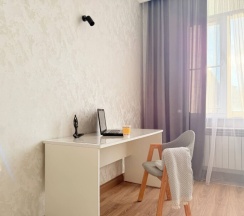 Большая квартира на Даниялова в центре города рядом с морем - это идеальный выбор для тех, кто хочет провести комфортный отпуск или деловую поездку. в Как Дома 05