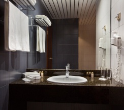 Бизнес класс комфортный с двумя кроватями или одной двуспальной кроватью и креслом-кроватью в Бенефит Плаза