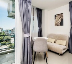 Номер Deluxe с балконом и с видом на море в Beach 7 Condo by GrandisVillas