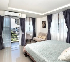 Номер Deluxe с балконом и с видом на море в Beach 7 Condo by GrandisVillas