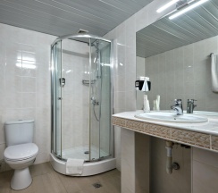 Номер улучшенный с 2 односпальными кроватями в Azimut Отель Ставрополь