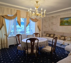 2-комнатная комната люкс в Golden House